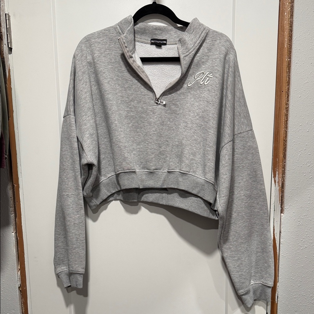 PrettyLittleThing Light Gray Cropped Sweatshirt